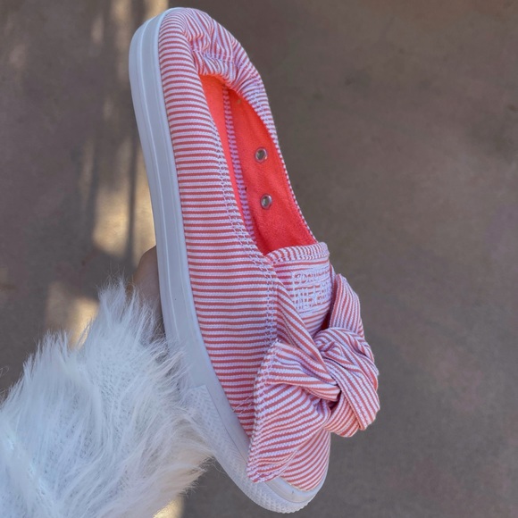 Converse Women's Slip on Sneaker - Picture 1 of 4